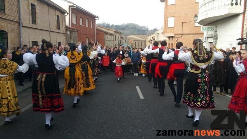 Venialbo celebra el "Baile del Niño" luchando por su declaración regional