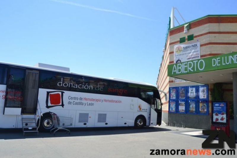 El Centro de Hemoterapia y la Hermandad de Donantes organizan jornadas de donaciones para contrarrestar el descenso durante el verano