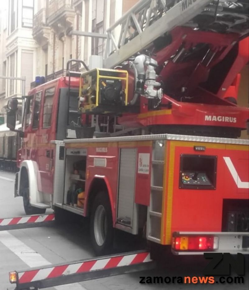 Un incendio en la calle Peña Francia se salda con una persona herida