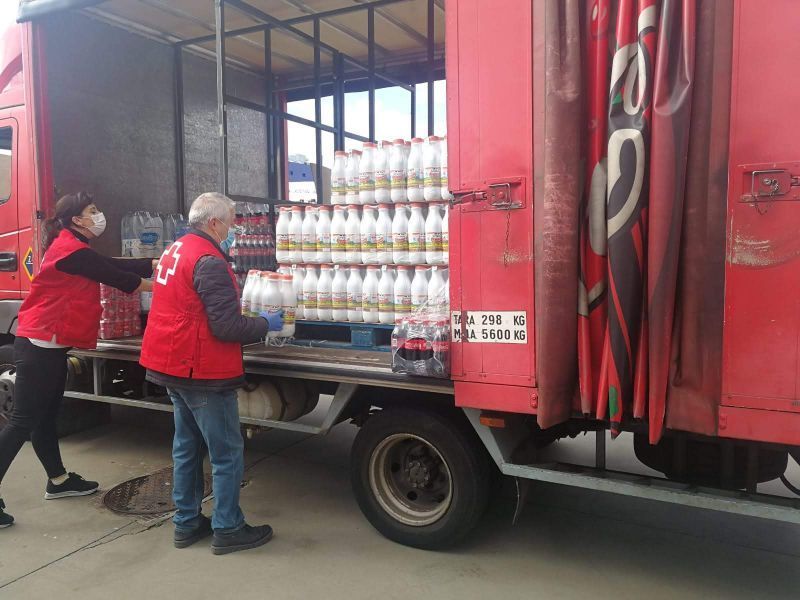 Los Sumilleres de Zamora donan 900 litros de leche a Cruz Roja