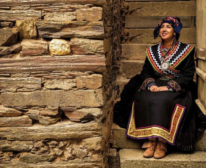 El grupo de Coros y Danzas Doña Urraca y sus trajes protagonizan la 35 edición del calendario de la Diputación de Zamora