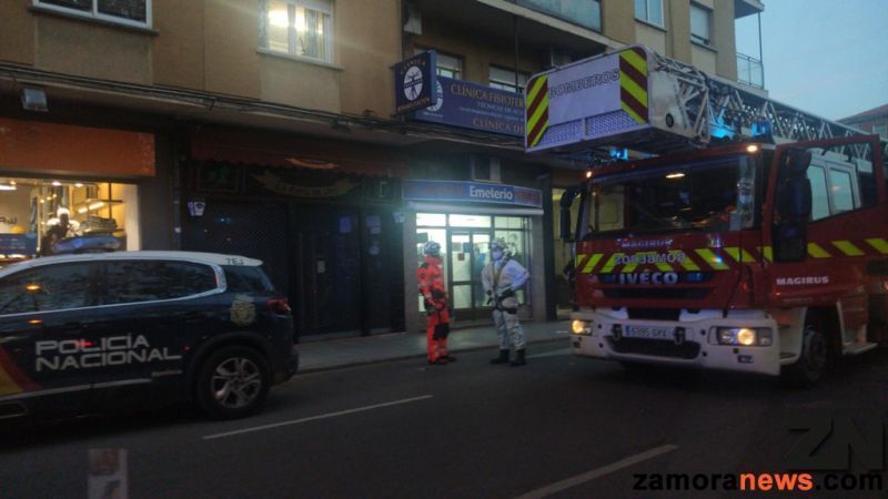 Los bomberos de Zamora acuden al auxilio de una persona indispuesta en Amargura 2