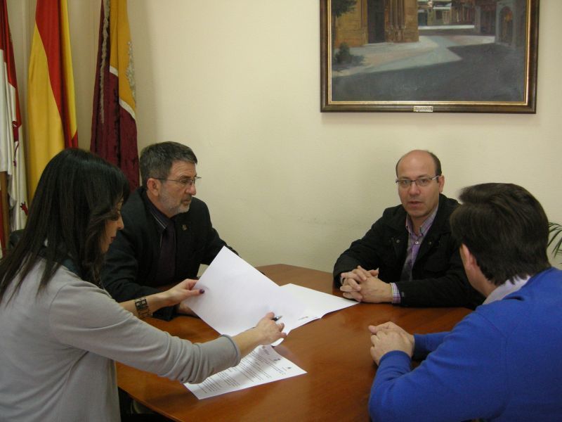 El IES Los Sauces firma un convenio con el Ayuntamiento para hacer prácticas