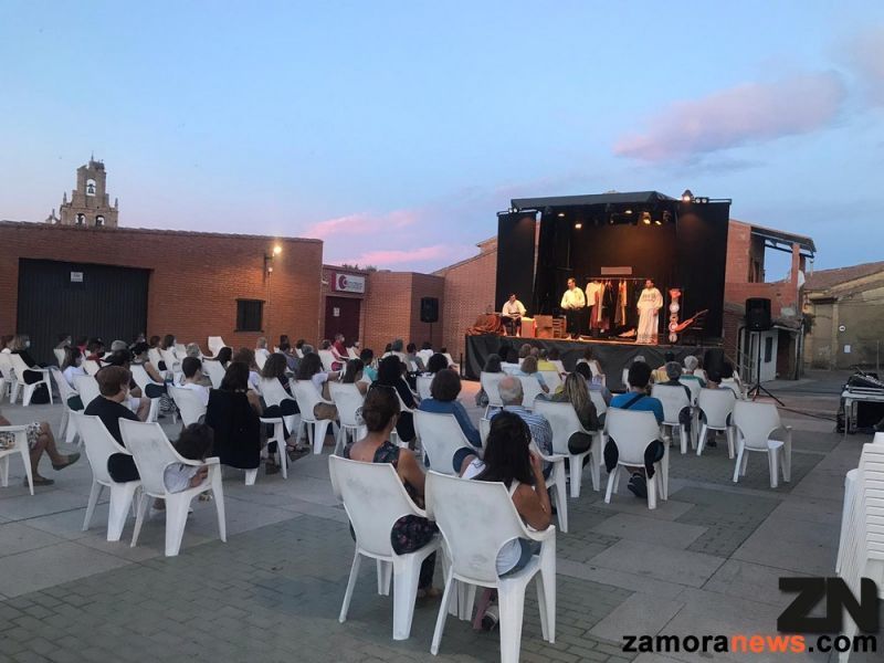Éxito en la primera obra de teatro al aire libre tras el confinamiento "Lope como nunca lo habías visto", en Morales del Vino