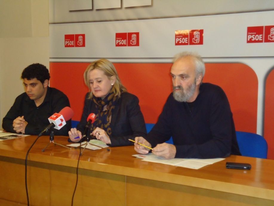 De izquierda a derecha, Sergio Bragado, Mar Rominguera y Desiderio González, en la rueda de prensa.