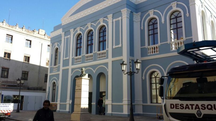 El teatro Ramos Carrión sin andamios