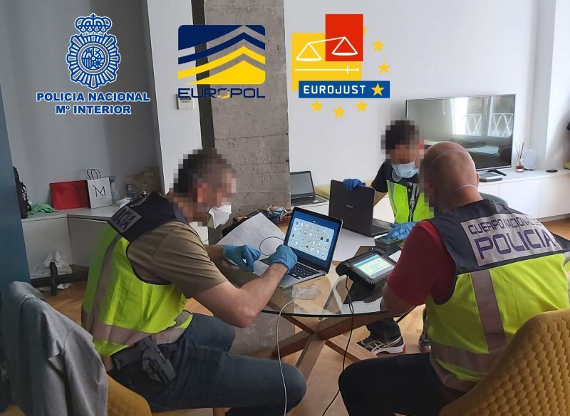 La Policía desmantela webs dedicadas a la venta y distribución ilegal de medicamentos