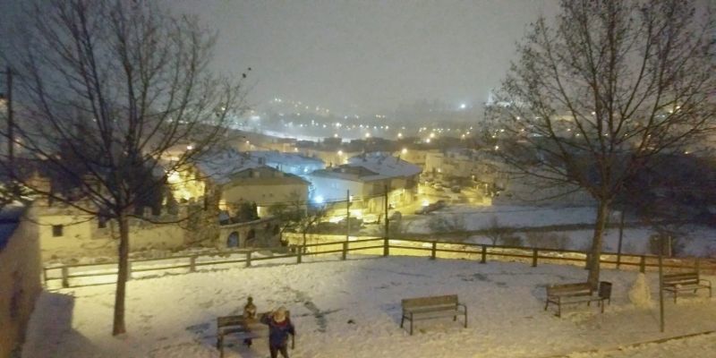 Peligro, la nieve se congela, los servicios municipales no dan abasto, Urgencias y las Viñas pistas de patinaje, los Bloques sin alumbrado público