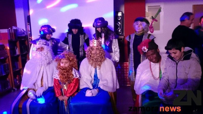 Los Magos de Oriente también visitaron el barrio de Carrascal