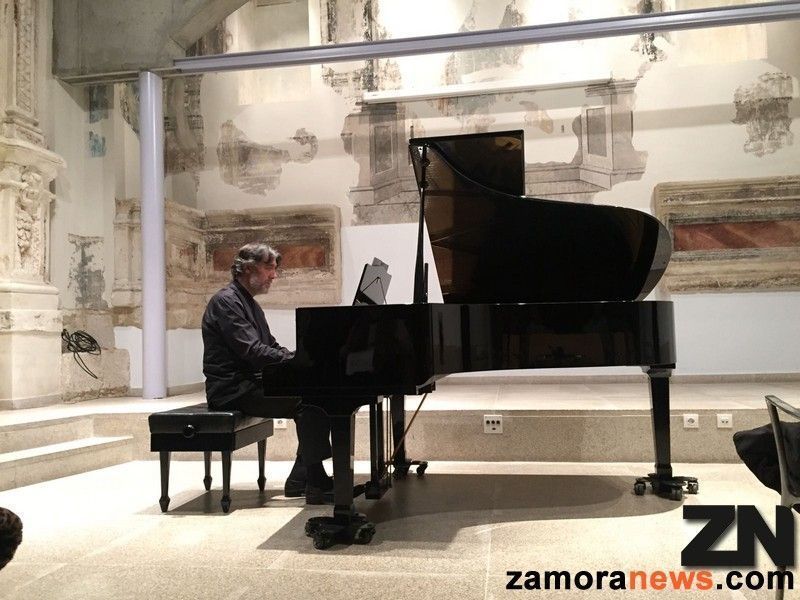 Concierto de piano por Diego Fernández Magdaleno, todo un lujo en la Biblioteca Pública