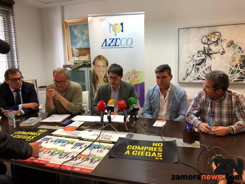 AZECO promueve "No Compres a Ciegas" los escaparates se taparán con papel de estraza y se provocará un simulacro de apagón comercial