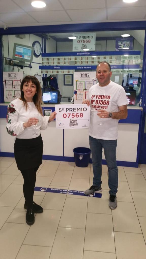 La administración de lotería celebra el premio caído en Toro, el 7568
