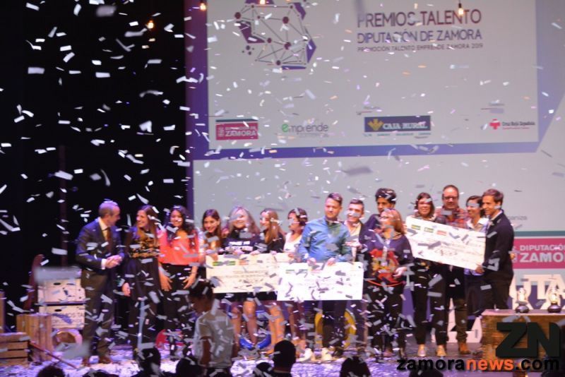 David Fernández con Zamora Film Oficce, alumnos de 3º de Eso de Medalla Milagrosa con Rustic Vending y el Colegio Nuestra Señora del Rocío Amor de Dios ganadores de Talento 2019