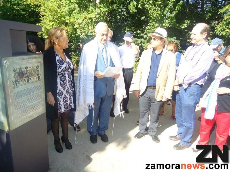 Descubrimiento de un monolito señalizador del antiguo cementerio judío del bosque de Valorio.