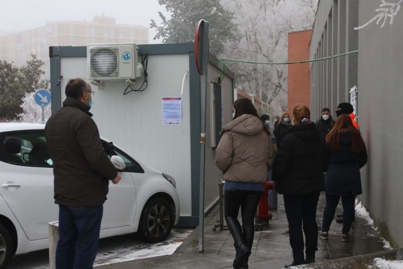 Primer cribado ocasional en Zamora: test de antígenos para alumnos y profesores del Campus Viriato, entre colas y cencellada