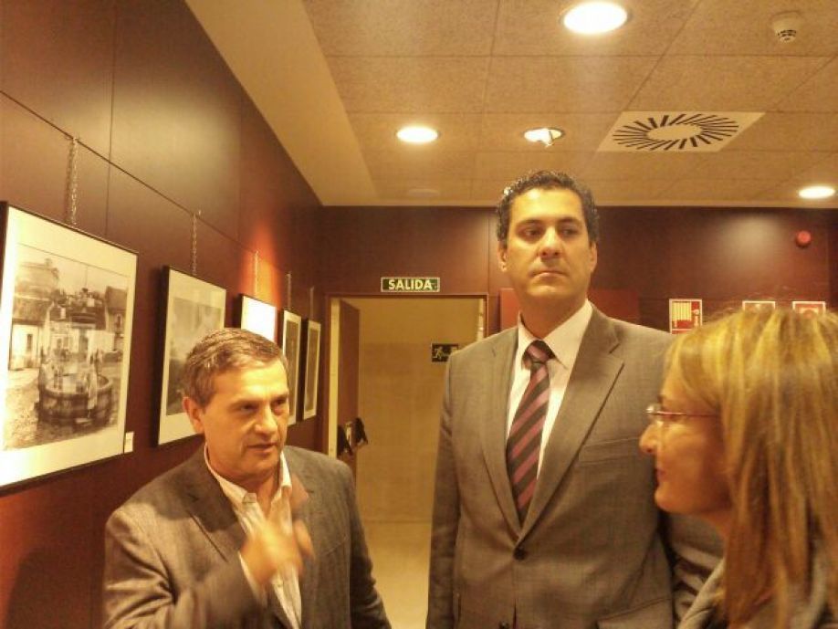 El director del Archivo y el delegado de la Junta en la inauguración de la exposición