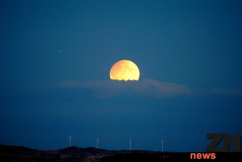 La 'blue moon' o 'Luna Azul' podrá verse este sábado 31 de octubre en el cielo