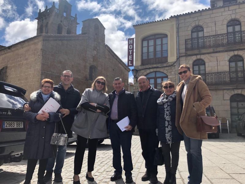 Los candidatos al Congreso y al Senado del PP de Zamora han visitado hoy a emprendedores en la comarca de Sayago