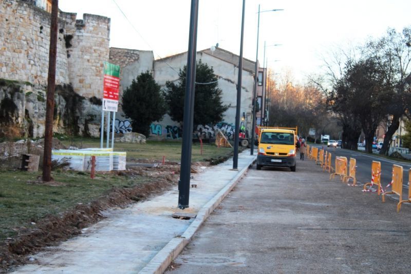 Comienzan las obras de ensanche de las aceras en la avenida de la Feria