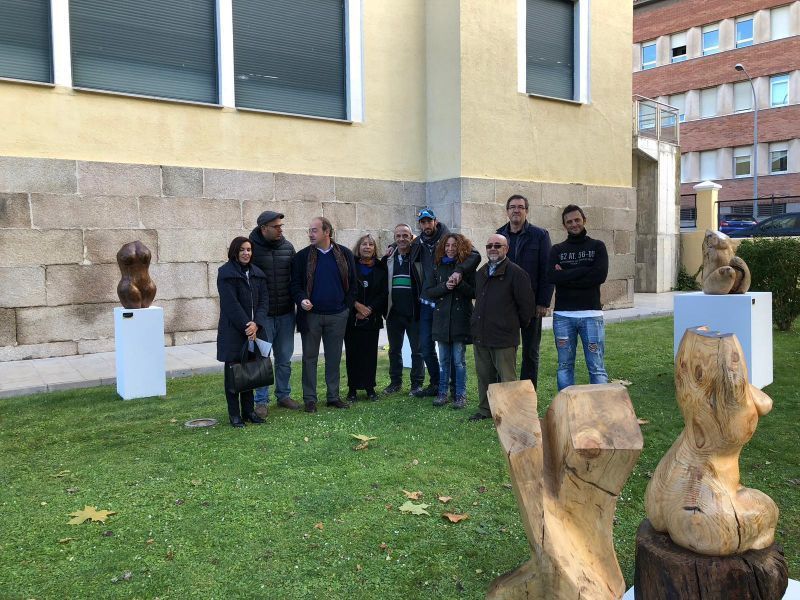 Una de las exposiciones está instalada en los jardines de la ESAD (Foto: Marcos Vicente)