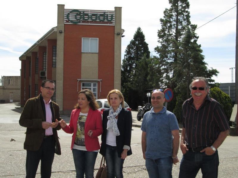 Antonio Plaza, en la visita que hoy realizó a Cobadu la candidata socialista Iratxe García.