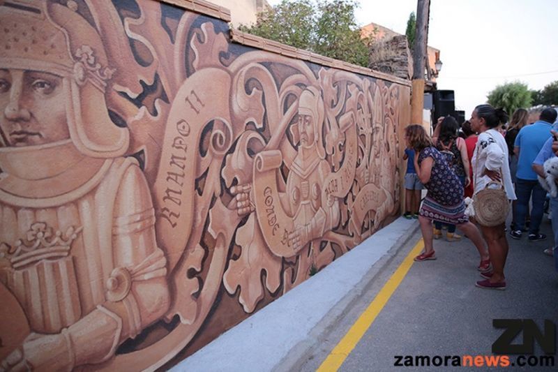 Tomás del Bien inaugura el mural sobre la Batalla de Toro realizado por el equipo de Toro Arte Urbano