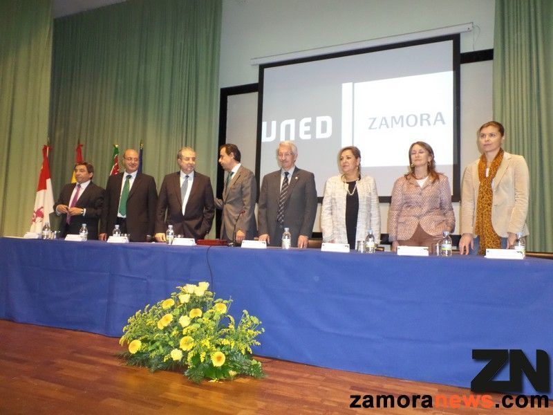 La UNED recibe la Medalla de Oro de la Diputación en su inicio de curso