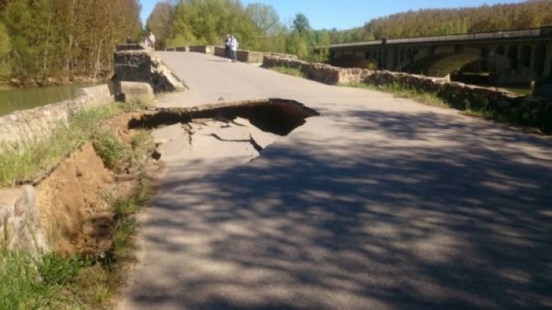 El Gobierno realiza obras de reparación del puente sobre el río Esla en Castrogonzalo