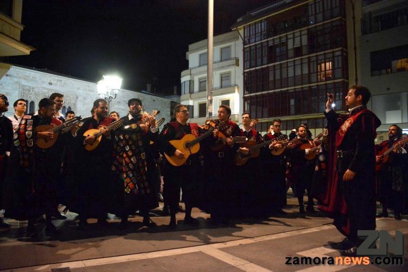 Noche de Serenata de las tunas de Salamanca, Zamora, Sevilla y Oporto en el 25 aniversario de la tuna Universitaria de Zamora