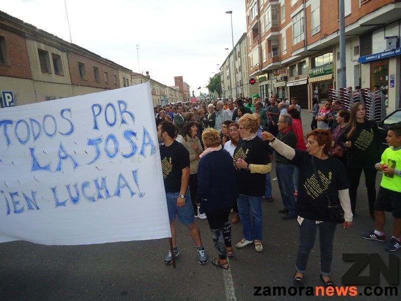 Manifestación de los vecinos de San José Obrero en la avenida de Galicia.