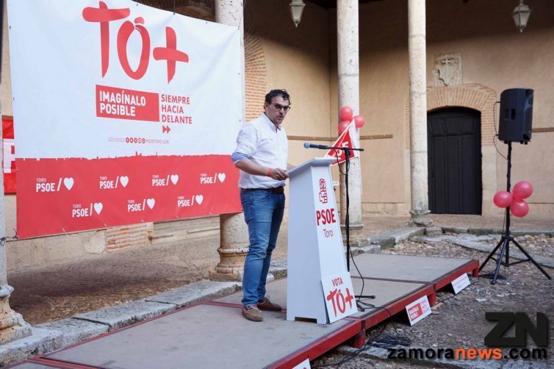 El PSOE de Toro con Tomás del Bien a la cabeza cierra una campaña que hará que la ciudad siga en color rojo y no en el blanco y negro en el que estaba