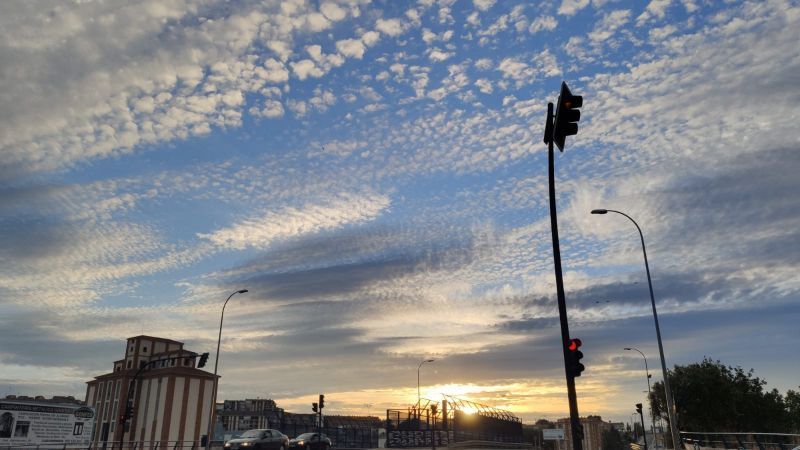 Domingo que rozará los 20ºC y da paso a lluvias y desplome del mercurio. Día soleado con intervalos nubosos