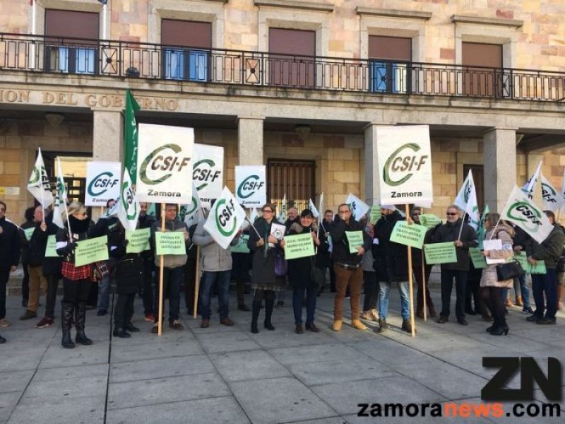 CSIF insta a la Consejería de Familia a paralizar 12 despidos de la Gerencia de Servicios Sociales