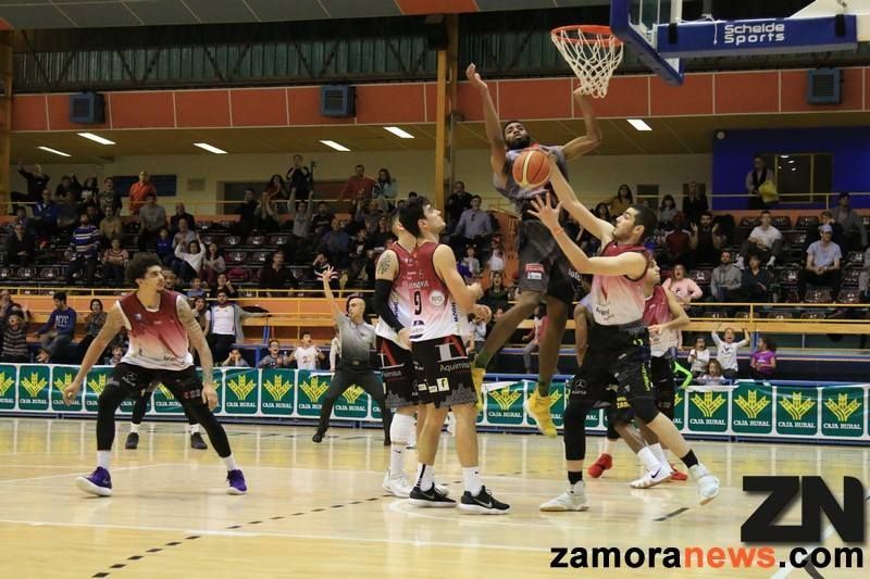 Tensión final con prórroga incluida y victoria de un gran Innova Chef en el derbi ante Carbajosa 80-79