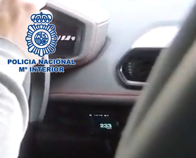 La Policía Nacional detiene a un youtuber que se grabó conduciendo a 233 km/h en una vía de servicio limitada a 80