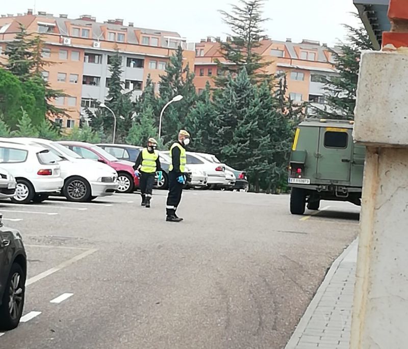 La UME desinfecta los aledaños del Centro de Atención a Personas con Discapacidad Virgen del Yermo | Foto Zamora News