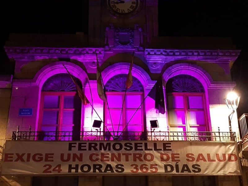 Fermoselle se tiñe de rosa