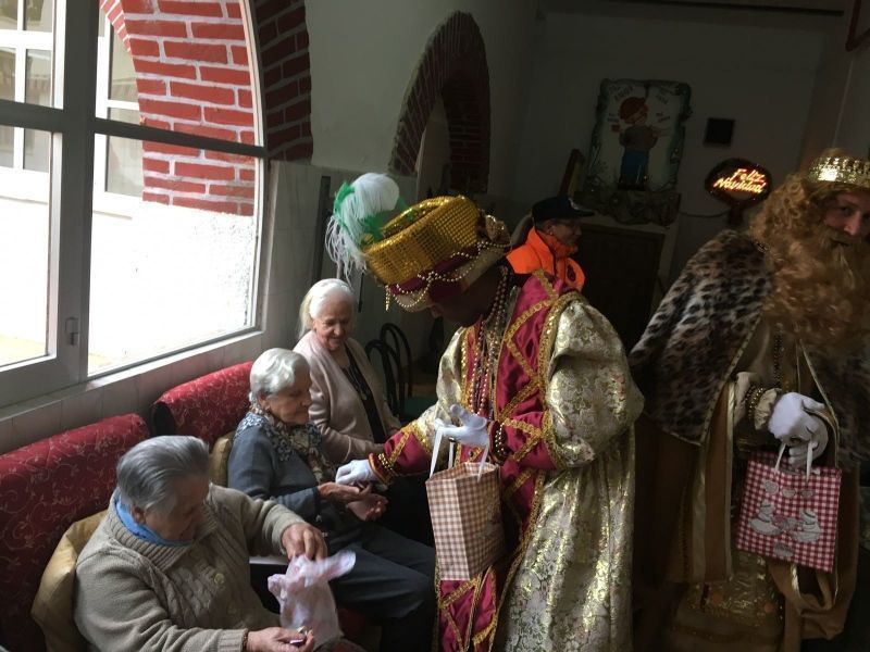 Tradicional visita a residencias y a la Escuela Infantil antes de la Cabalgata de SSMM los Reyes Magos de Oriente en Benavente