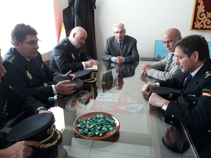 El jefe superior de la Policía visita la Unidad de Extranjería de Alcañices y el CCPA de Quintanilha