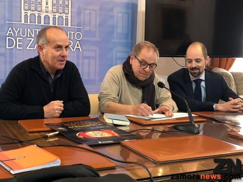 Contaminación lumínica, combustibles fósiles, eficiencia energética, autoconsumo en la producción energética y vehículos eléctricos a debate en la Alhóndiga