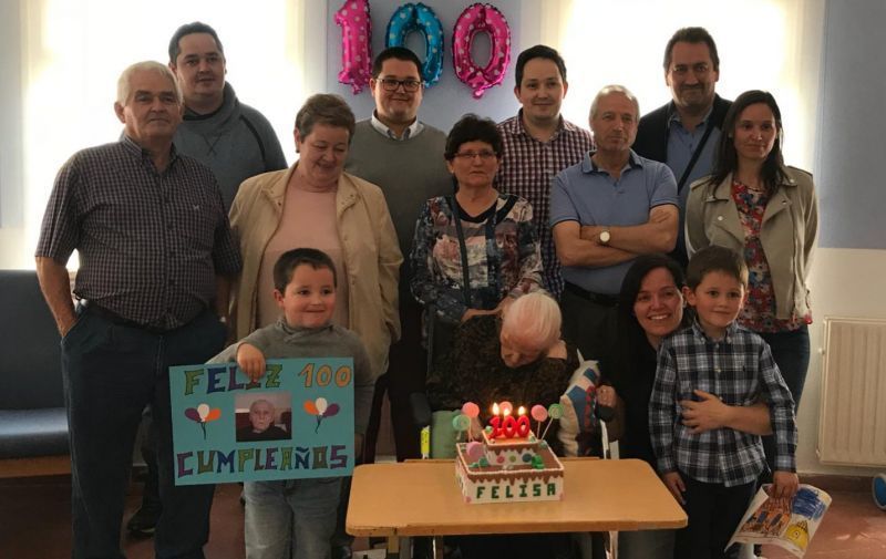 Una jovenzuela de 100 años celebra su siglo, Felisa Martin Carretero una centenaria de Valdelaloba que es abuela de 5 nietos y dos bisnietos
