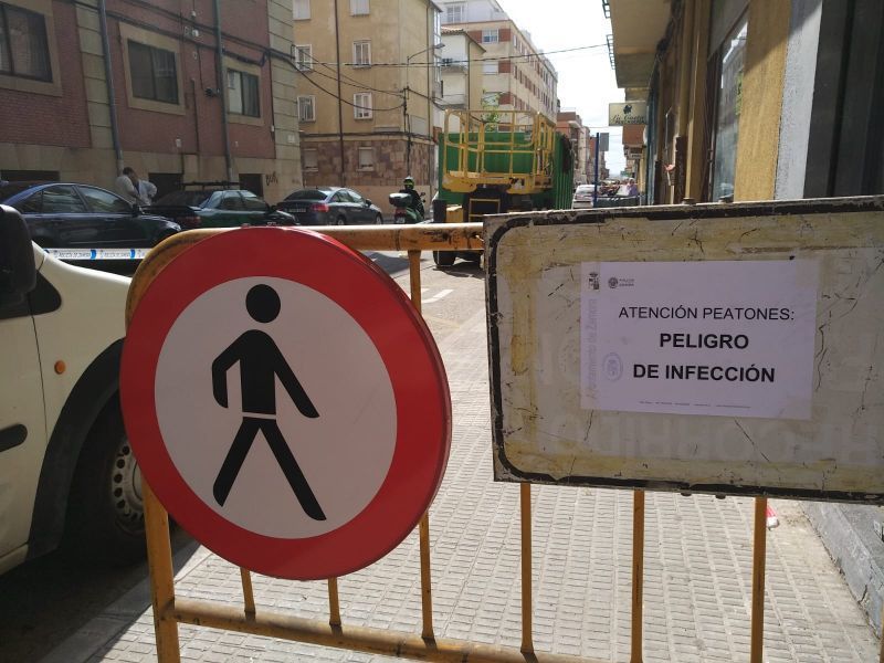 El Ayuntamiento inicia una campaña general de desinfección de calles, aceras y espacios de mayor riesgo en la ciudad