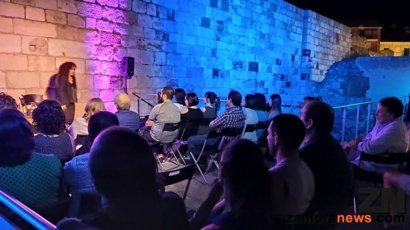 Las Noches de relatos y sueños eróticos en el Palacio de Doña Urraca se consolidan, anoche primera sesión, aún quedan otras dos