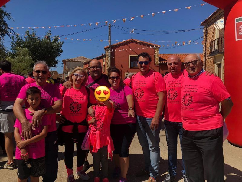 Cerca de 200 andarines asisten a la marcha solidaria de la Asociación Unidos Contra el Cáncer en Tapioles para celebrar la patrona la Virgen de los Rayos