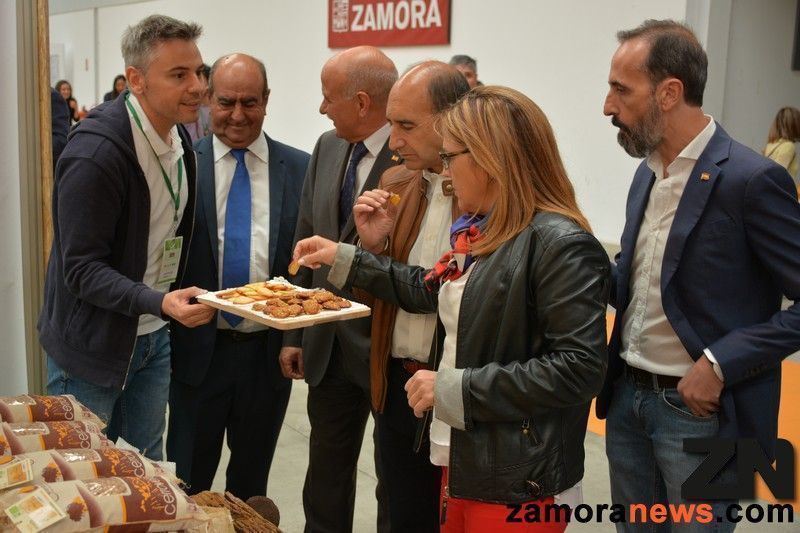 Mayte Martín Pozo inaugura la XIV edición de Ecocultura 2017 los Frutos Secos protagonistas en la feria
