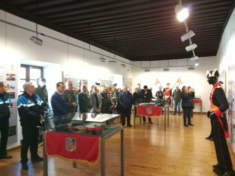 Inaugurada en Toro la exposición itinerante aniversario de los 175 años de fundación de la Guardia Civil