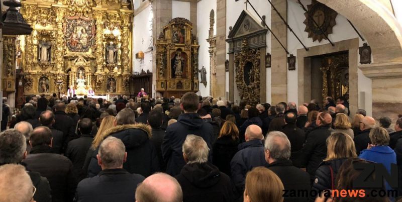 Funeral multitudinario en la despedida de Luis Cid Fontán