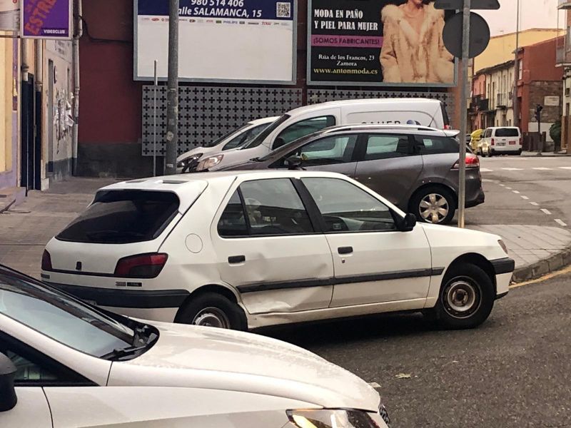 Un accidente en la calle Doña Urraca se salda con un herido