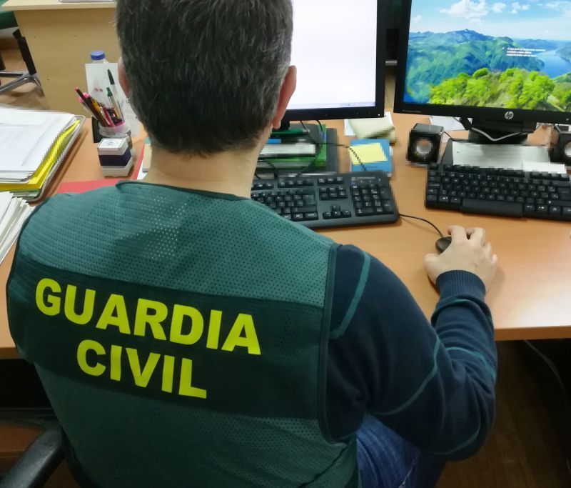 La Guardia Civil interviene casi 8000 euros procedentes de una estafa por Internet