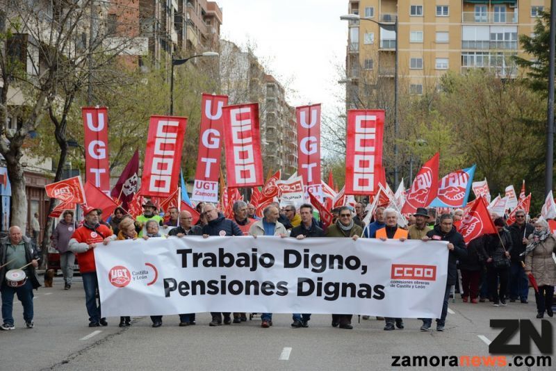 Los pensionistas otra vez en la calle, cerca de 3.000 personas se manifiestan en Zamora, por unas pensiones dignas